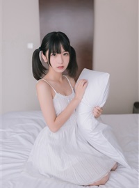 A girl in white dress(20)